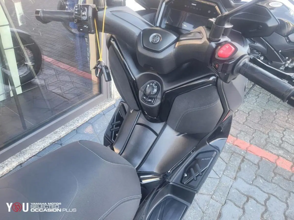 Yamaha X-Max 300 Tech Max (2025 - 26) (2)