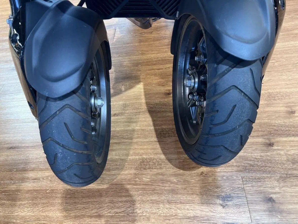 Yamaha Niken 890 GT (2023 - 26) (13)