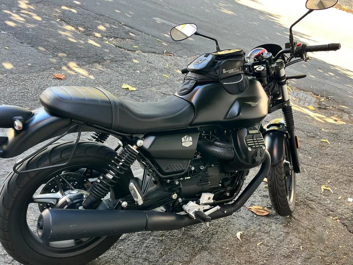 Moto Guzzi V7 Stone (2021 - 24) (4)