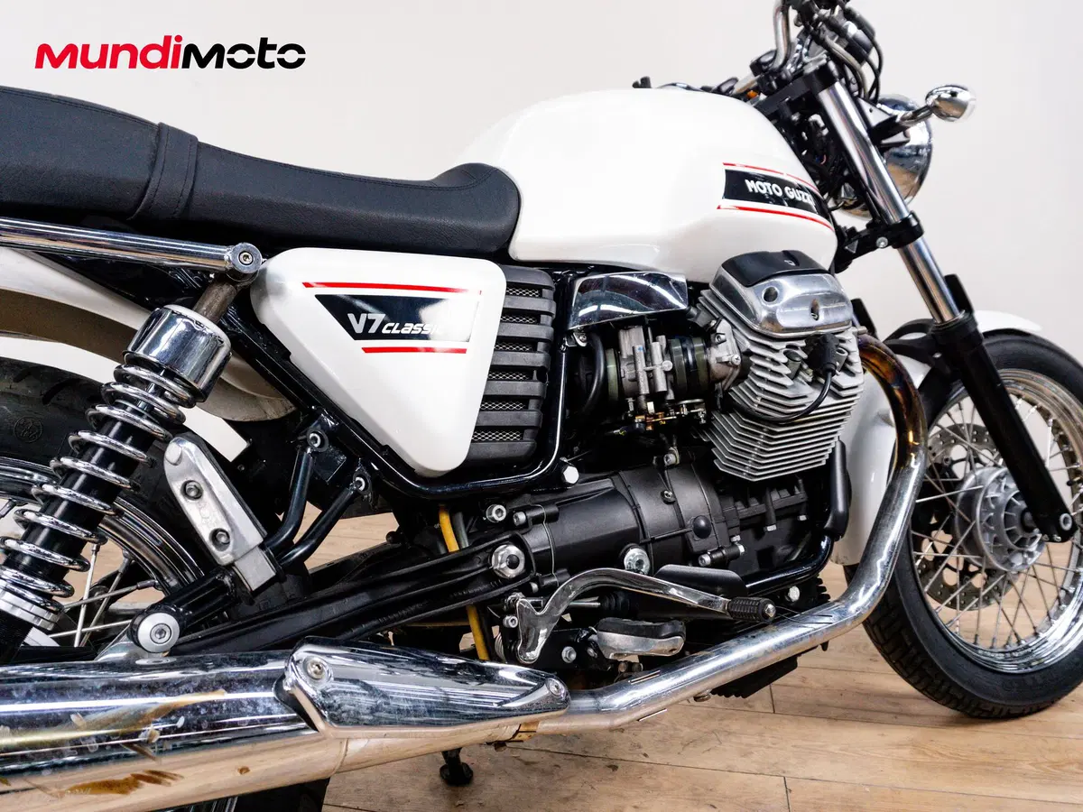 Moto Guzzi V7 Classic (2008 - 12) (4)