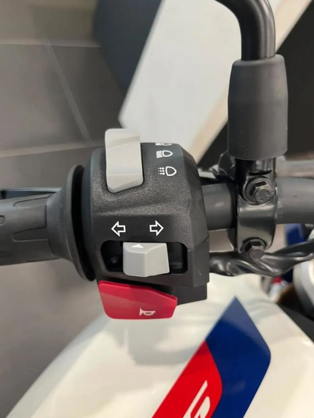 Bmw G 310 R (2021 - 25) (2)