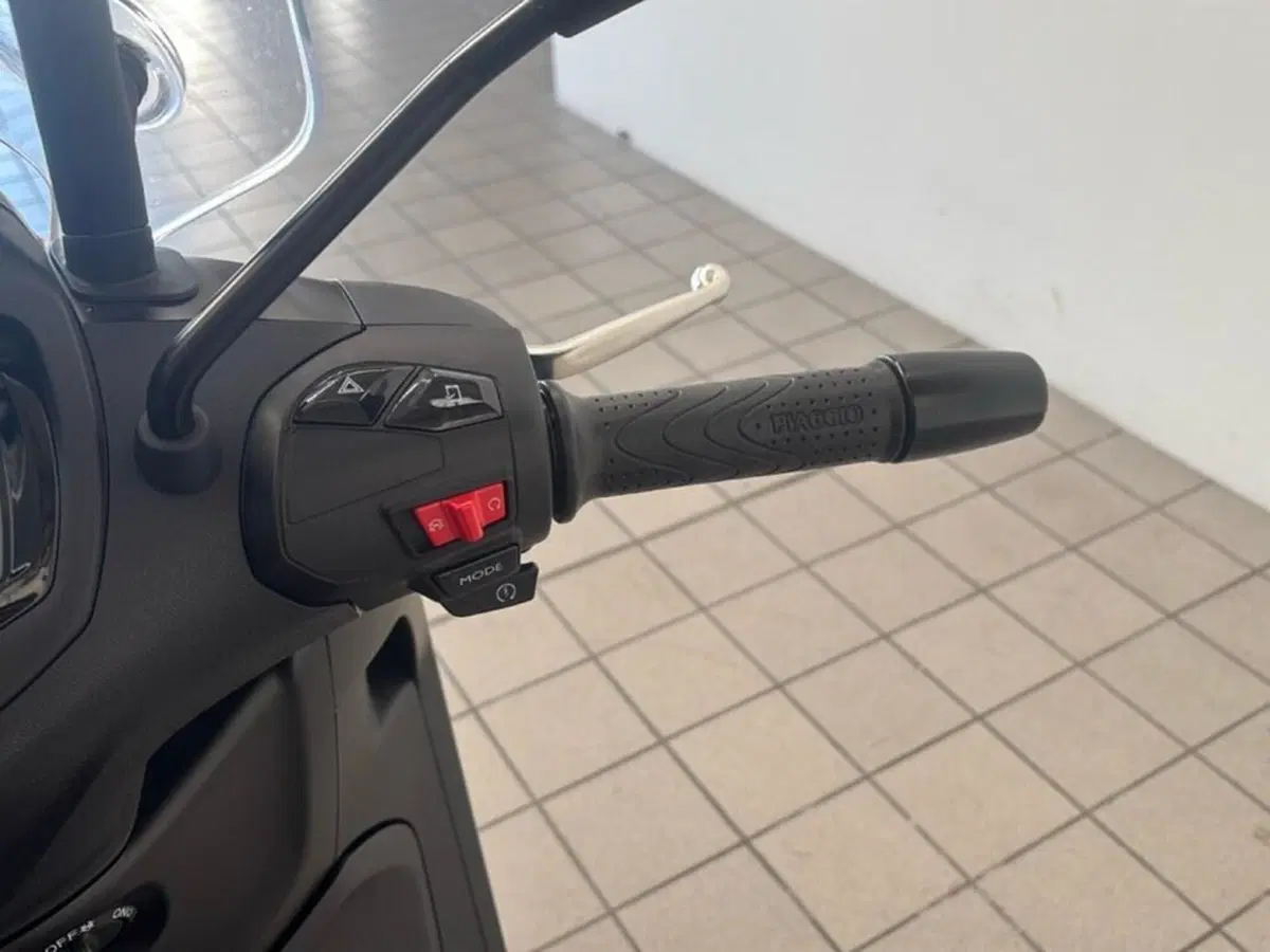 Piaggio Beverly 400 ABS-ASR (2021 - 24) (9)
