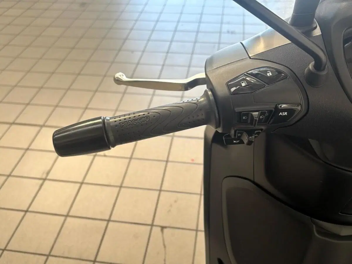 Piaggio Beverly 400 ABS-ASR (2021 - 24) (8)