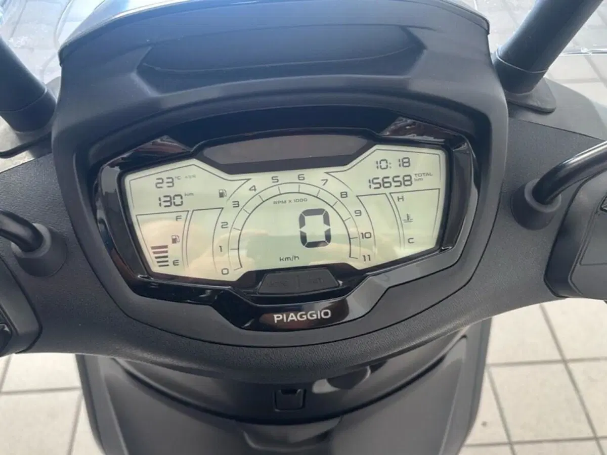 Piaggio Beverly 400 ABS-ASR (2021 - 24) (10)