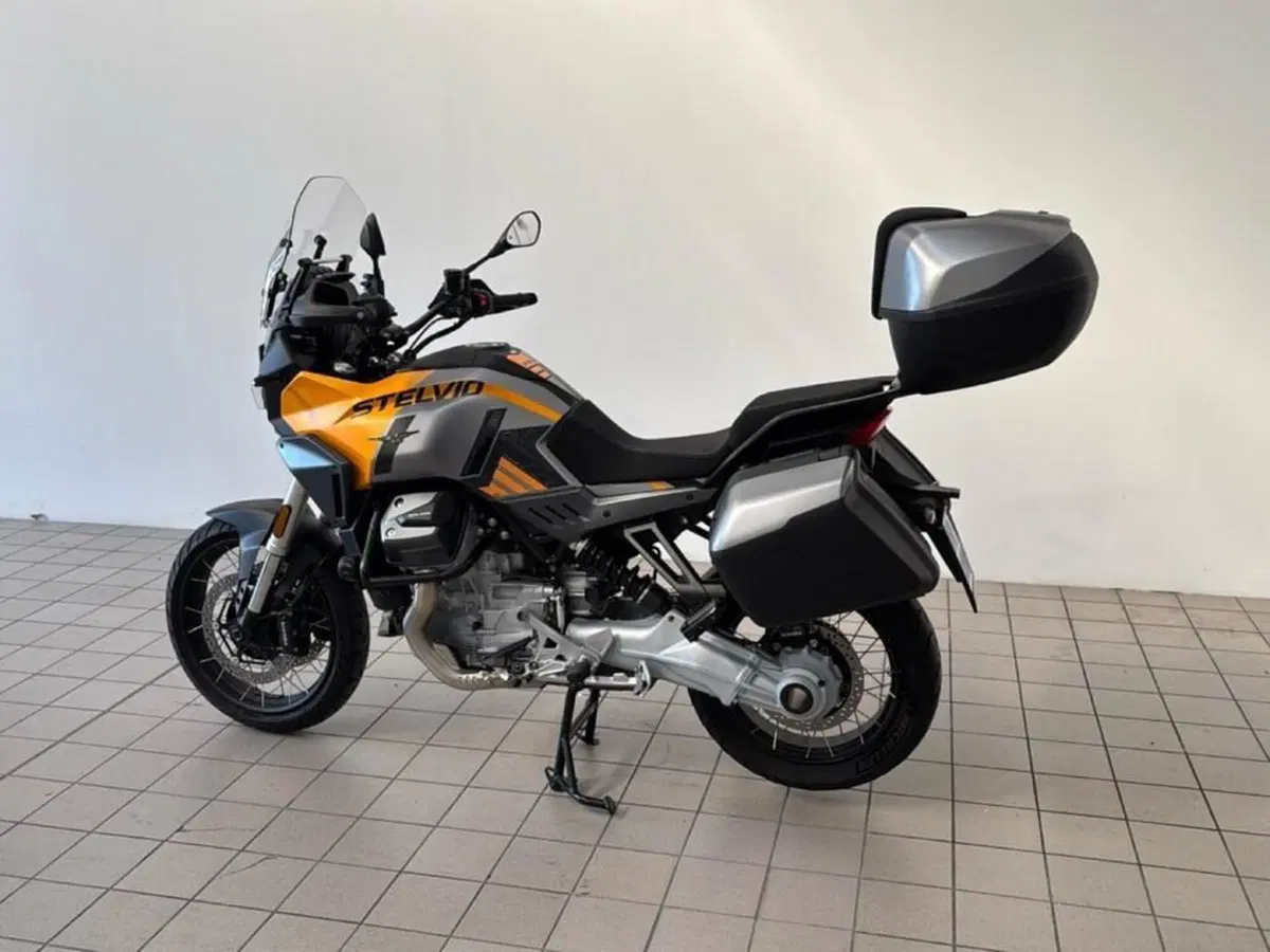 Moto Guzzi Stelvio (2024 - 26) (5)