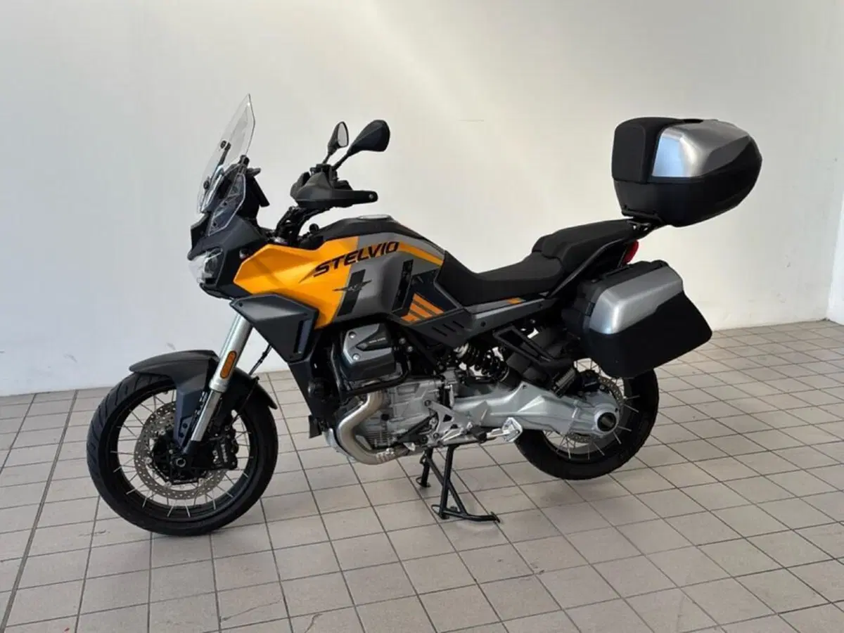 Moto Guzzi Stelvio (2024 - 26) (4)