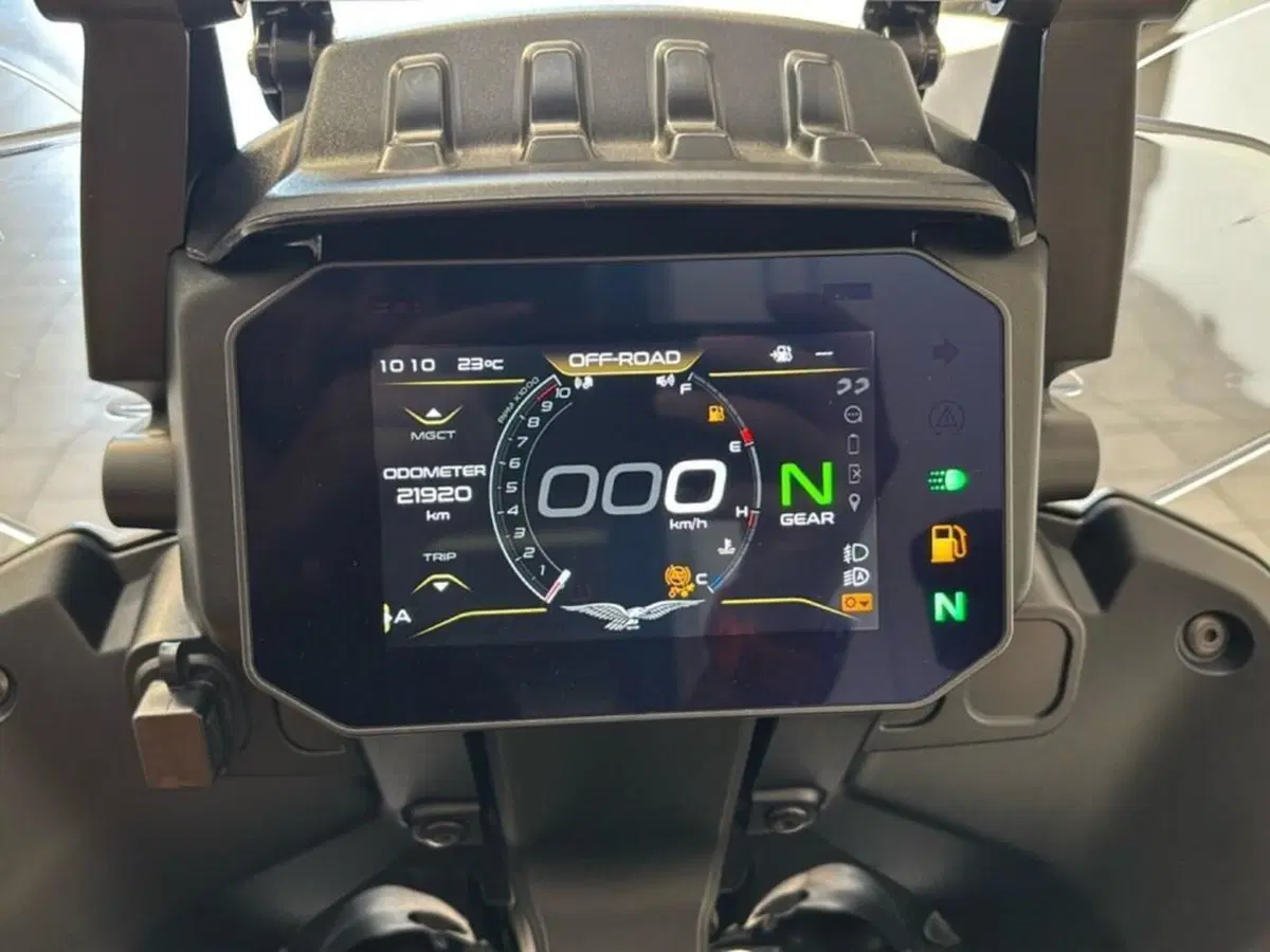 Moto Guzzi Stelvio (2024 - 26) (11)