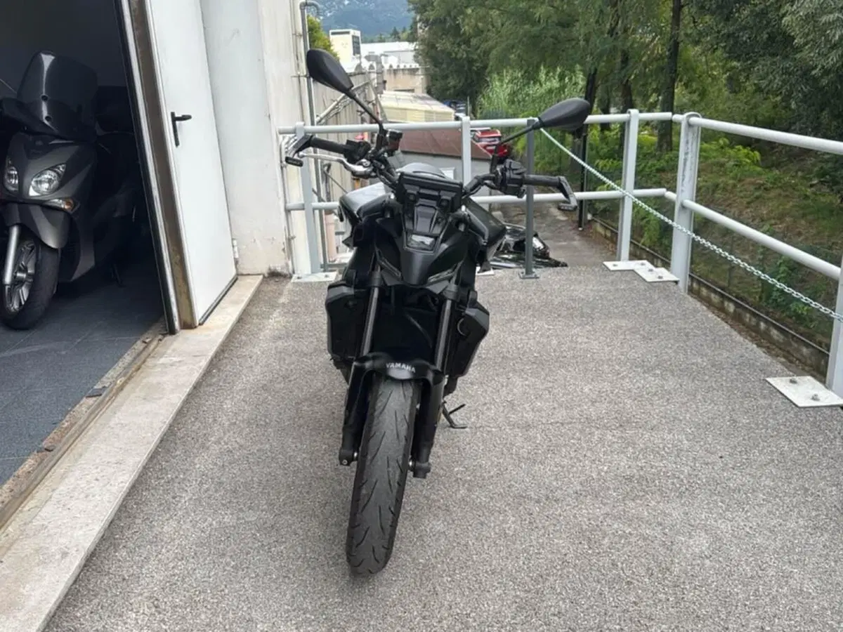 Yamaha MT-09 Y-AMT (2024 - 26) (2)