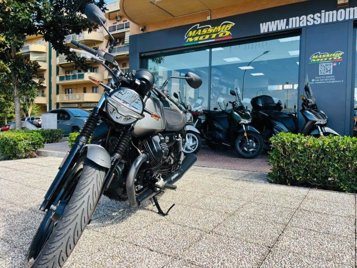 Moto Guzzi V7 Stone (2021 - 24) (3)