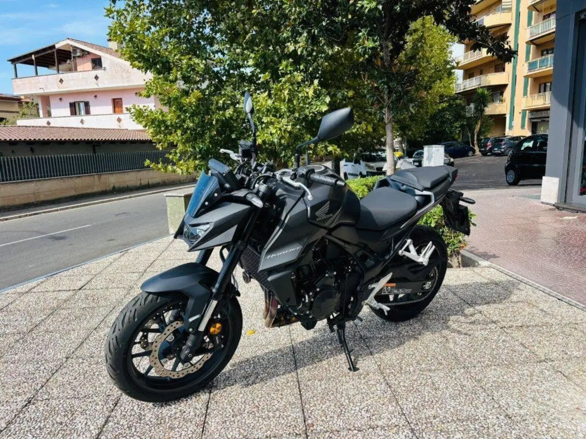 Honda CB 750 Hornet (2025) (6)