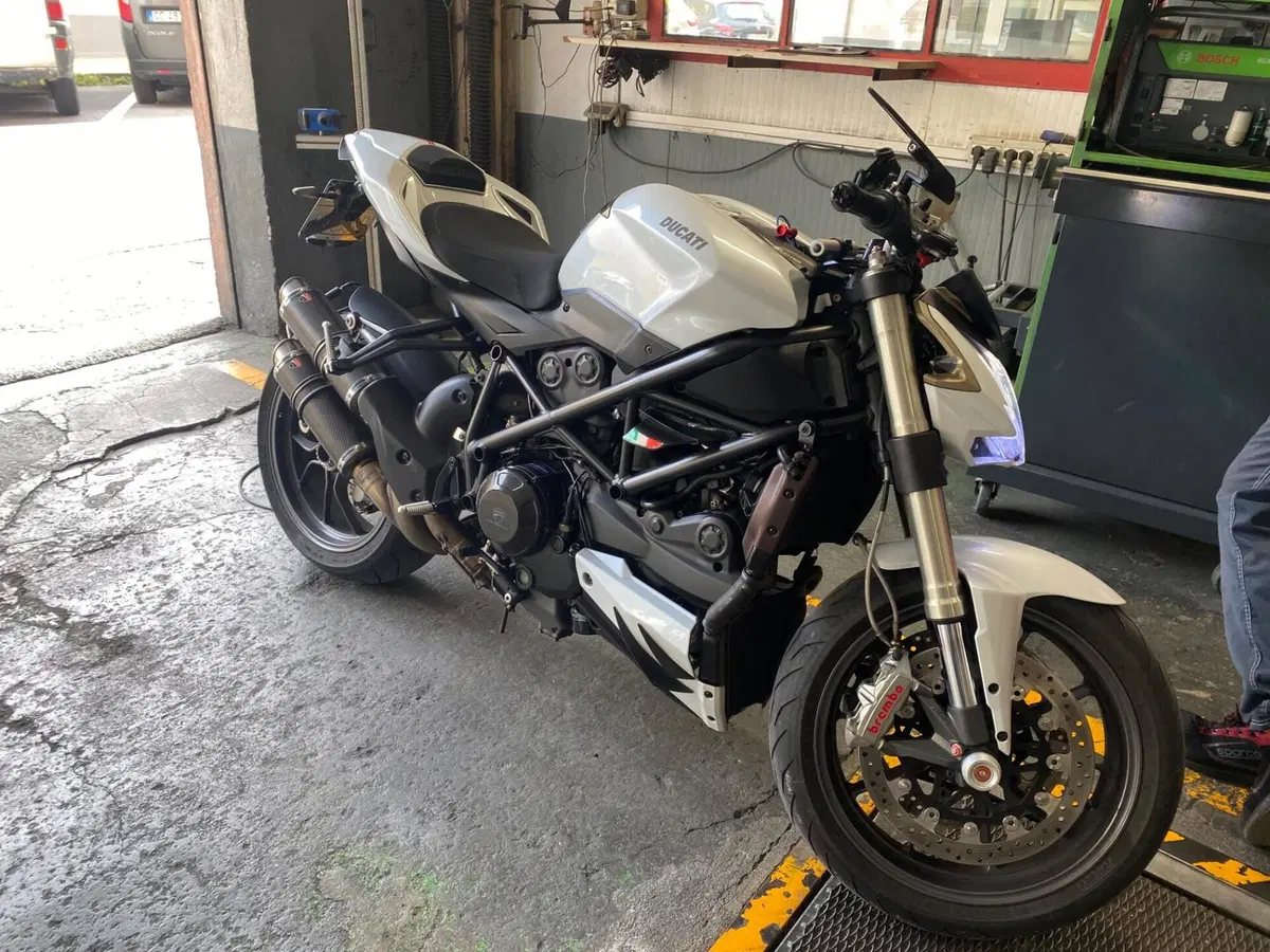 Ducati Streetfighter (2009 - 12)