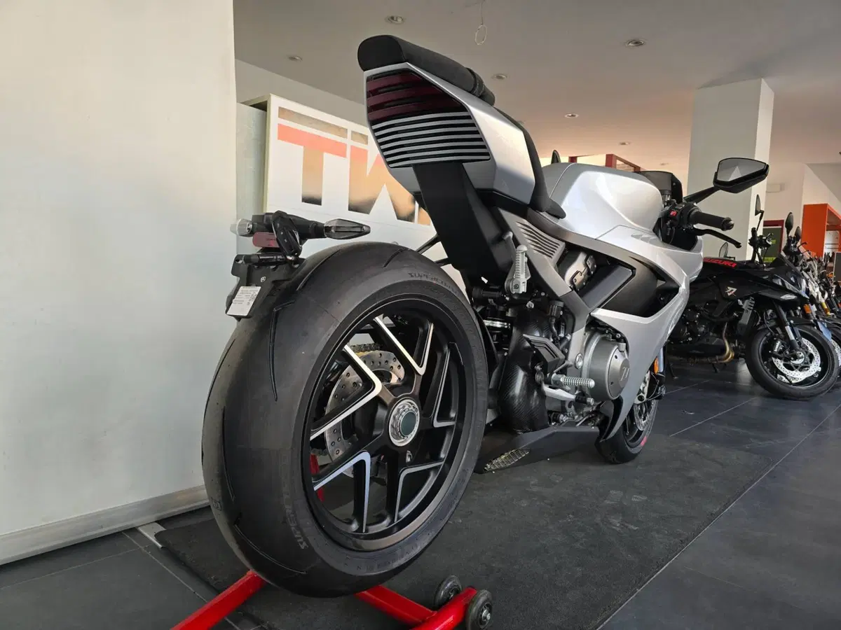Norton Manx R (2026) (9)