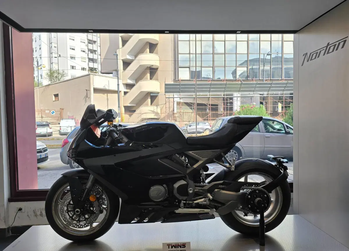 Norton Manx R (2026) (5)