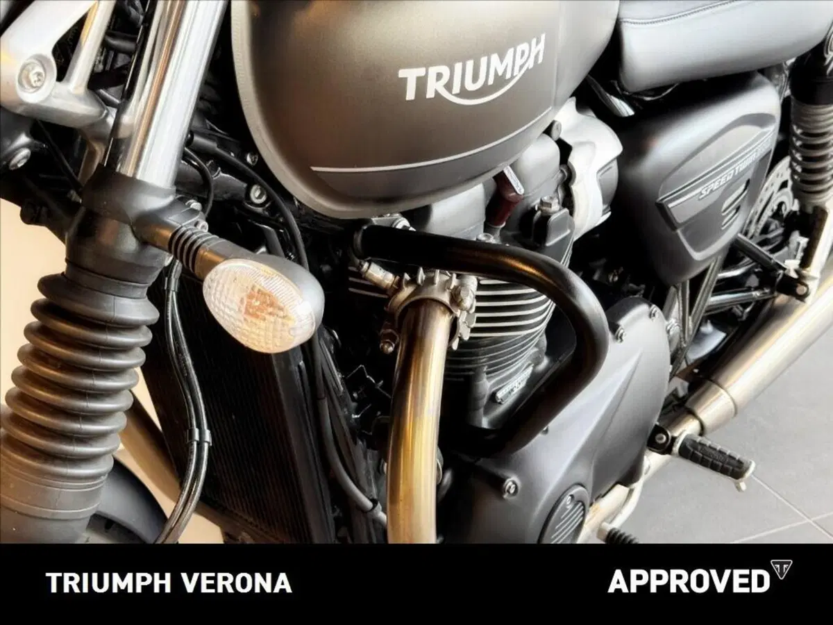 Triumph Street Twin 900 (2021 - 22) (8)
