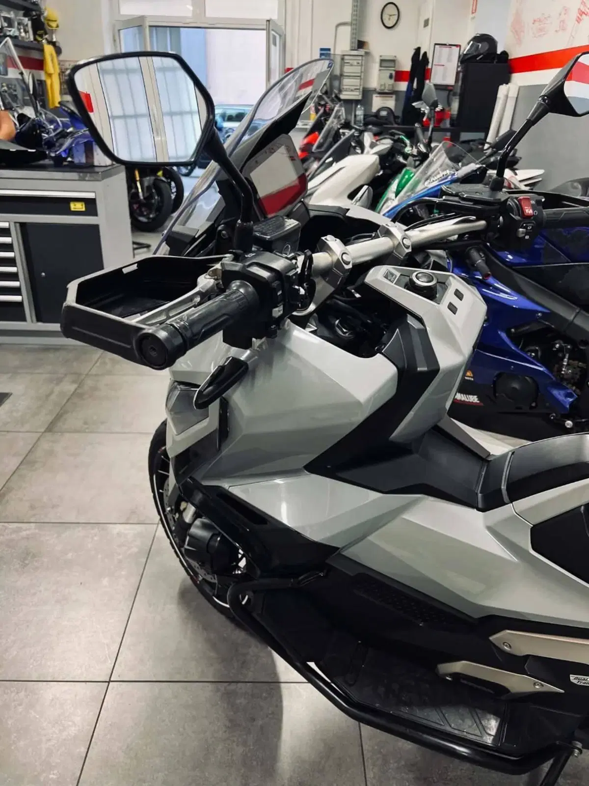 Honda X-ADV 750 DCT Travel (2021 - 24) (11)