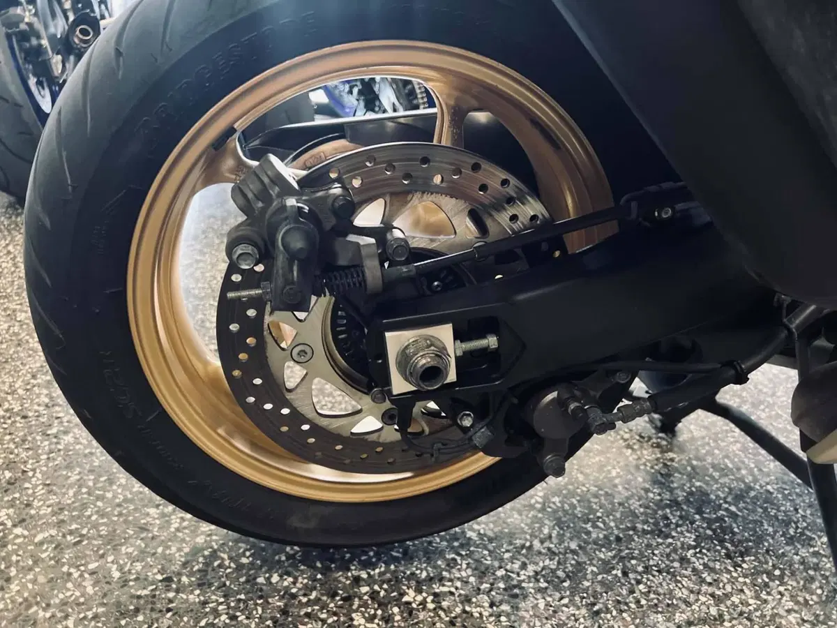 Yamaha T-Max 560 Tech Max (2021) (9)