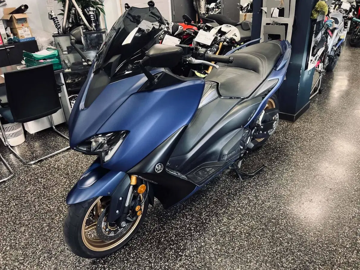 Yamaha T-Max 560 Tech Max (2021) (4)