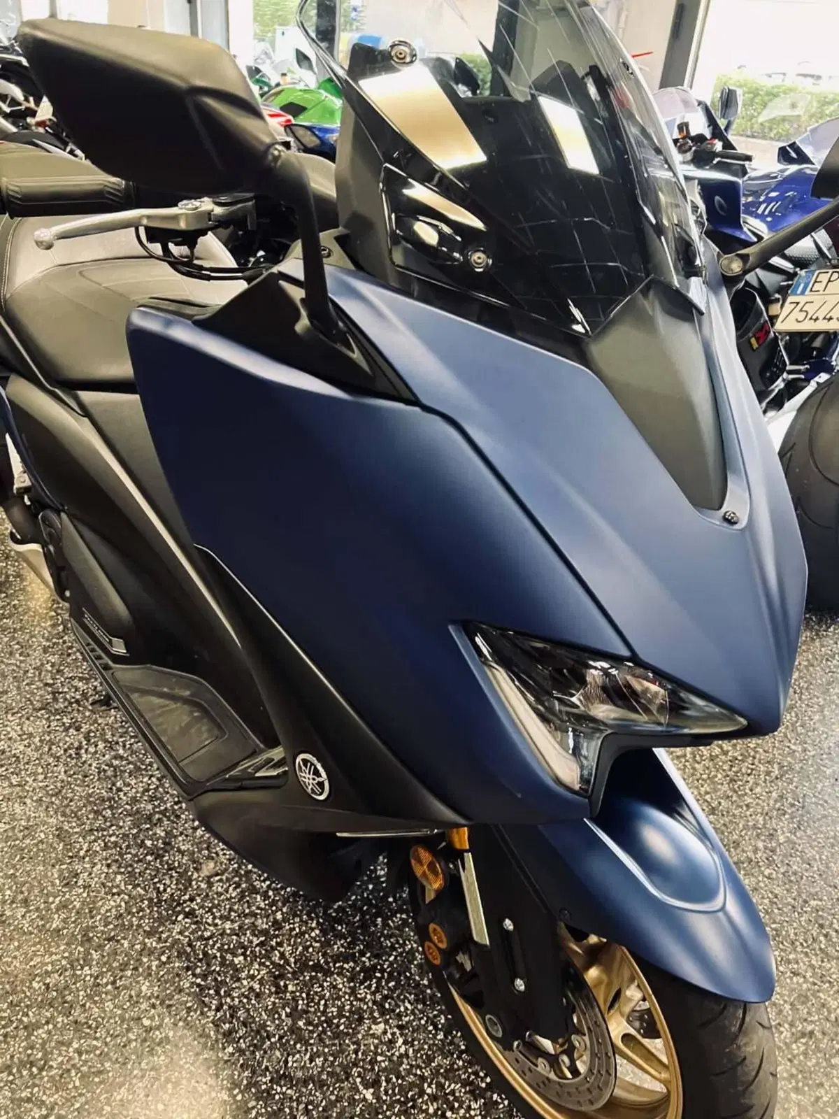 Yamaha T-Max 560 Tech Max (2021) (2)