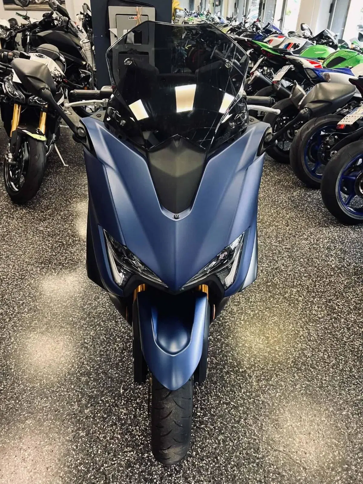 Yamaha T-Max 560 Tech Max (2021) (13)