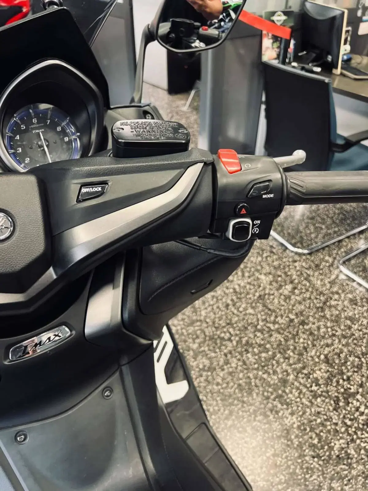 Yamaha T-Max 560 Tech Max (2021) (16)
