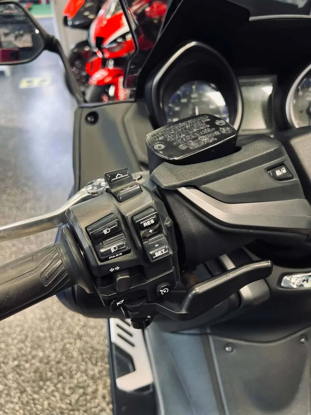 Yamaha T-Max 560 Tech Max (2021) (20)