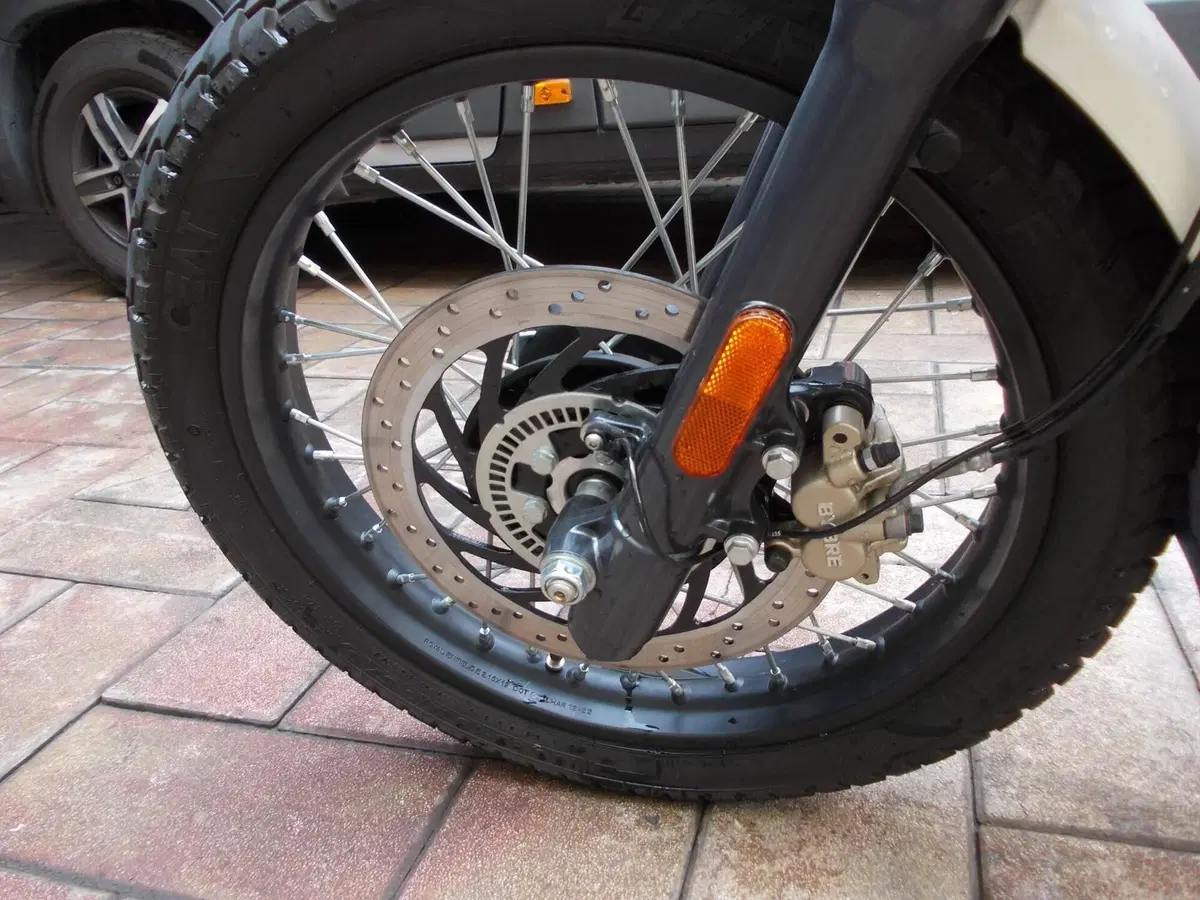 Royal Enfield Himalayan 411 (2021 - 24) (3)