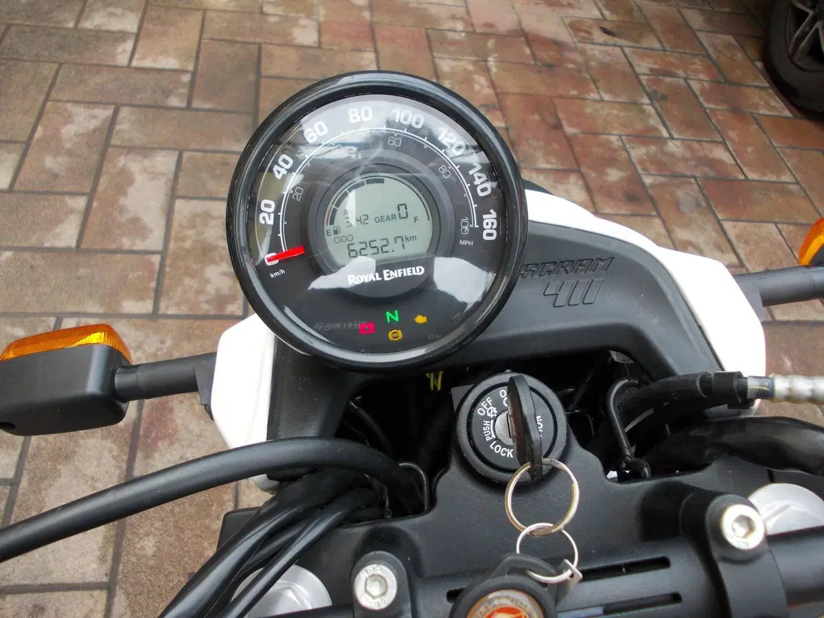 Royal Enfield Himalayan 411 (2021 - 24) (4)