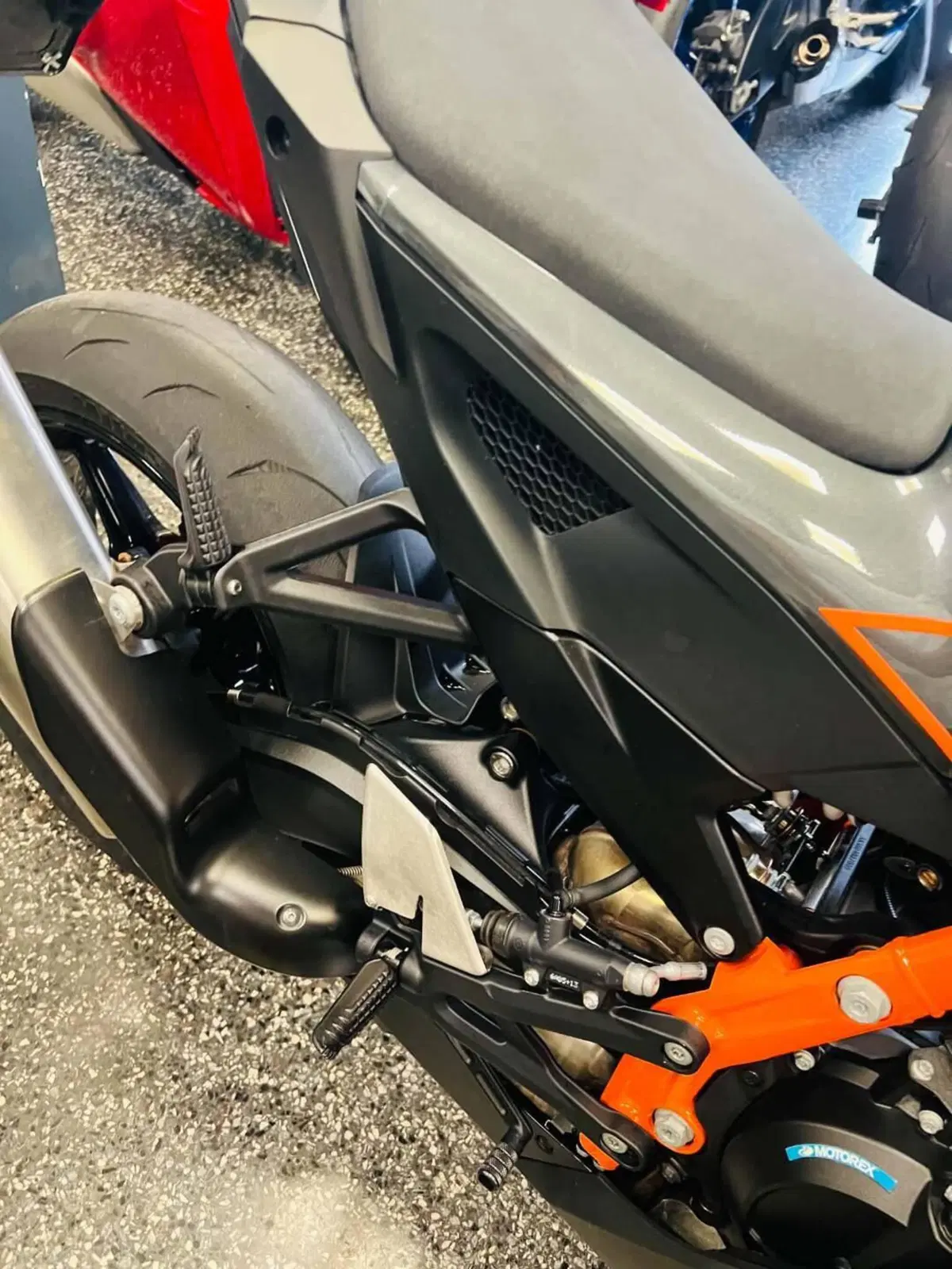KTM 990 RC R (2026) (8)