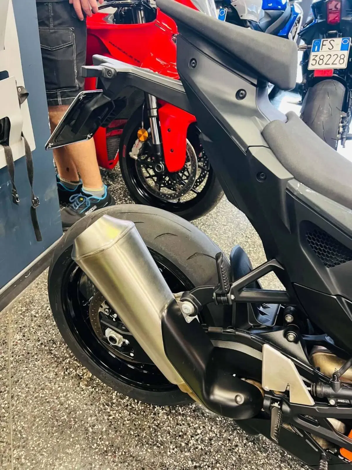 KTM 990 RC R (2026) (9)