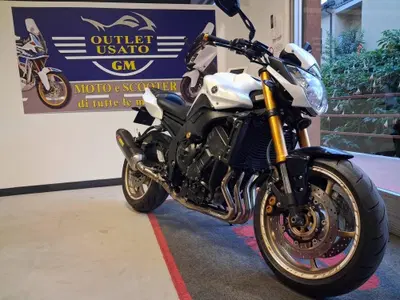 Yamaha FZ8 (2010 - 12) usata