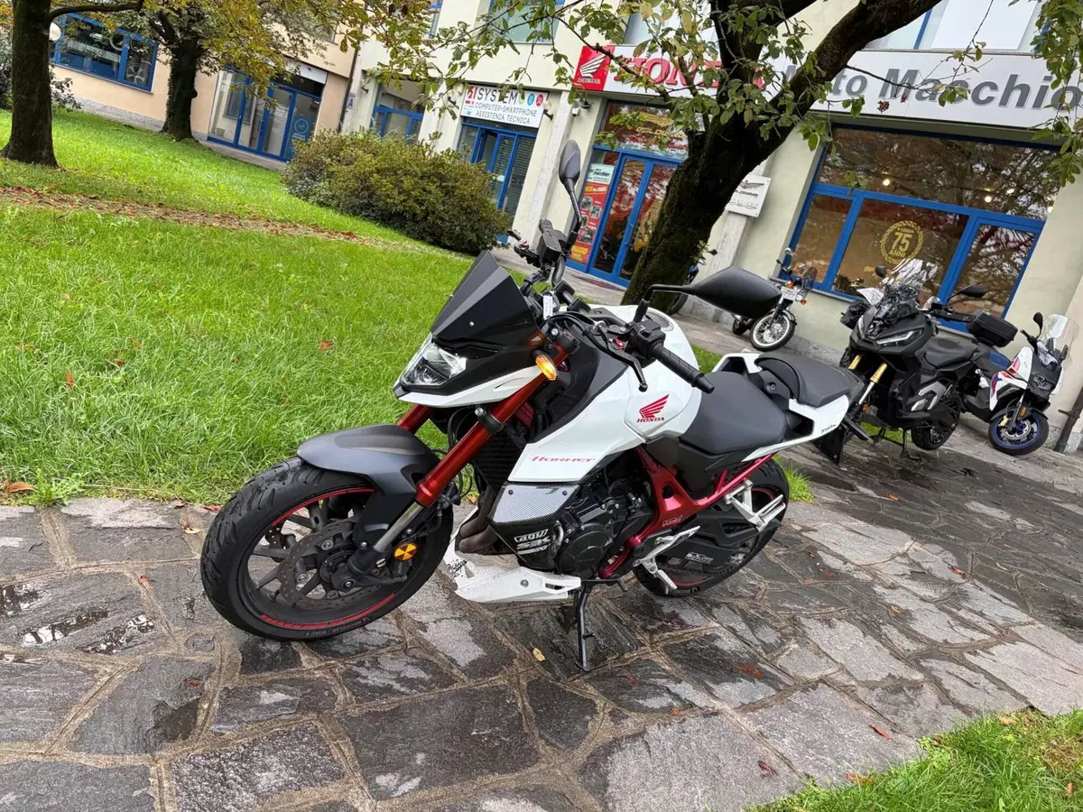 Honda CB 750 Hornet (2023 - 24) (4)