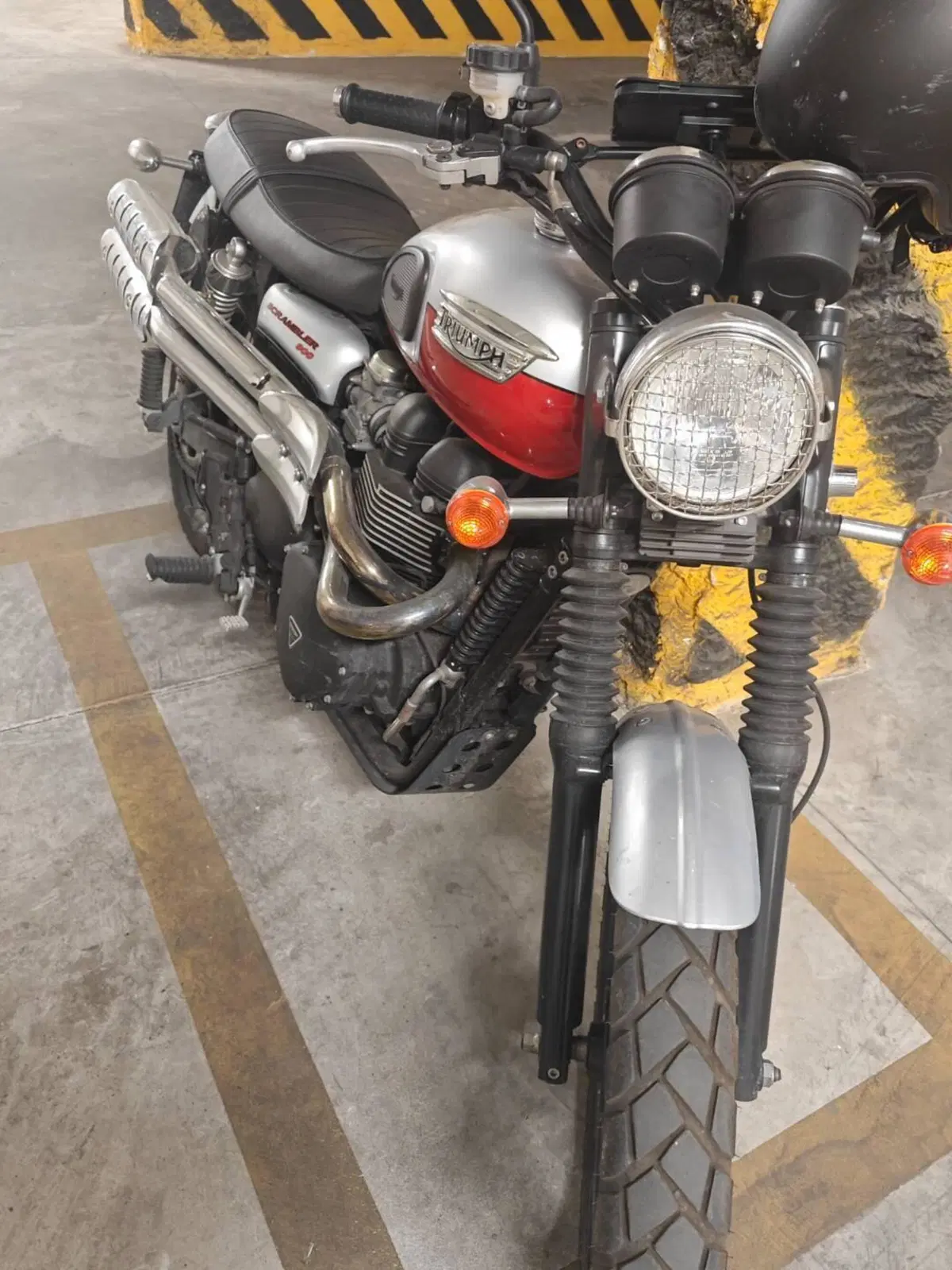 Triumph Scrambler (2006 - 17) (3)
