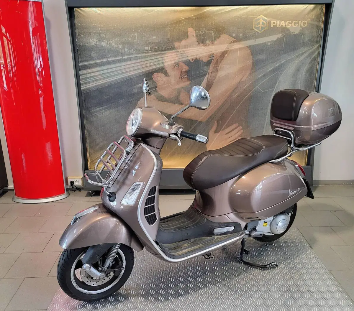 Vespa GTS 300 Touring ABS (2014 - 16) (2)