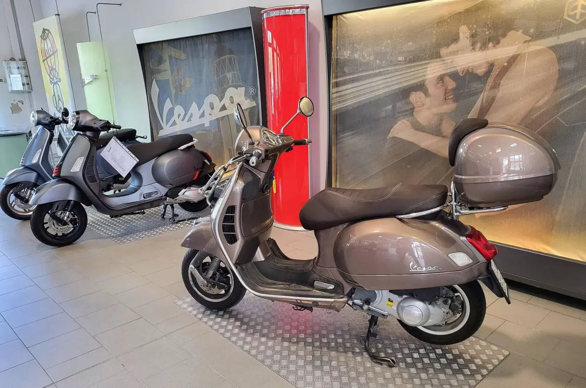 Vespa GTS 300 Touring ABS (2014 - 16) (4)