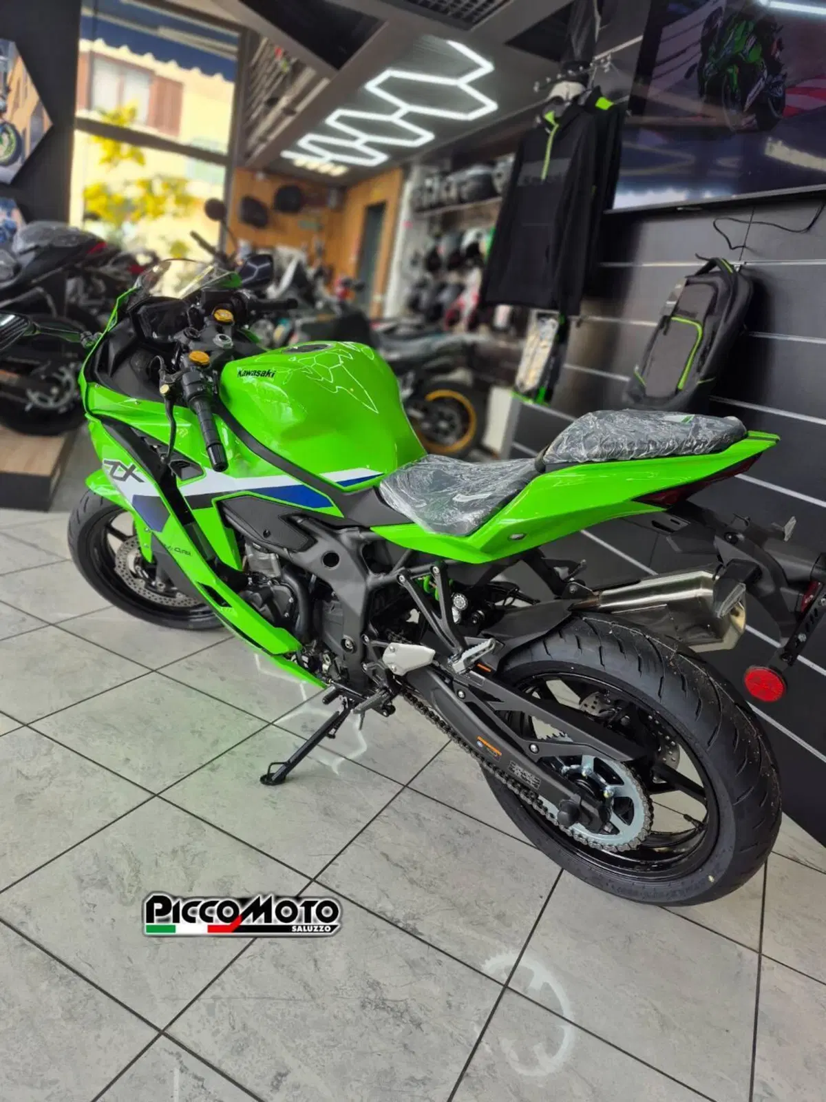 Kawasaki Ninja ZX-4RR (2024 - 26) (7)