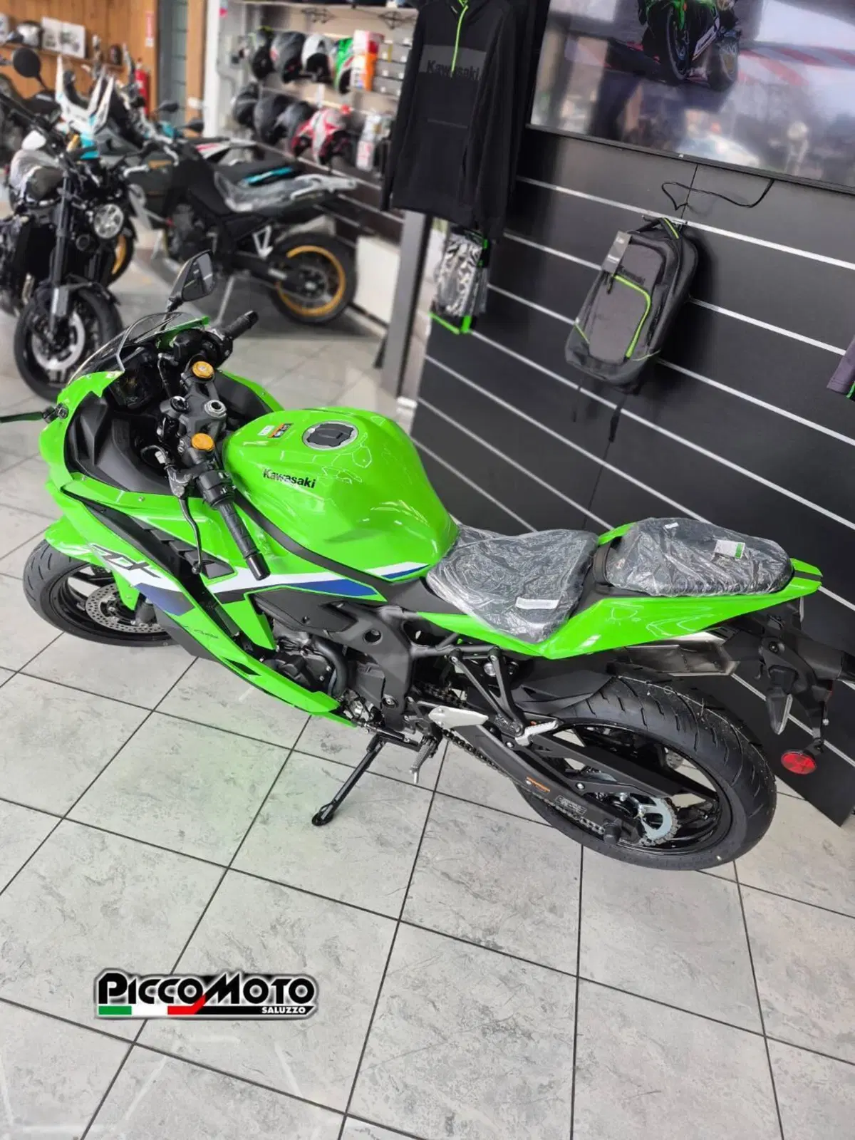 Kawasaki Ninja ZX-4RR (2024 - 26) (8)