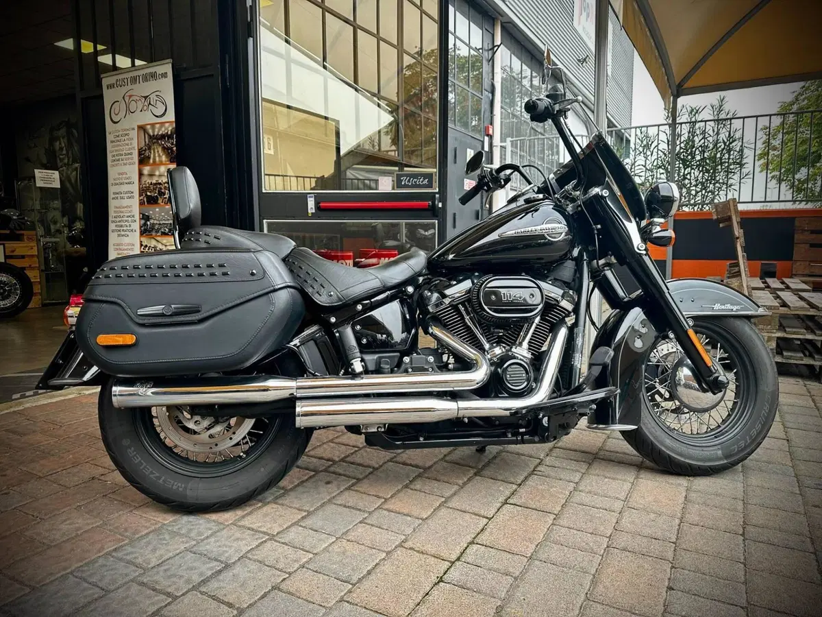 Harley-Davidson 114 Heritage Classic (2018 - 20) - FLHCS (2)