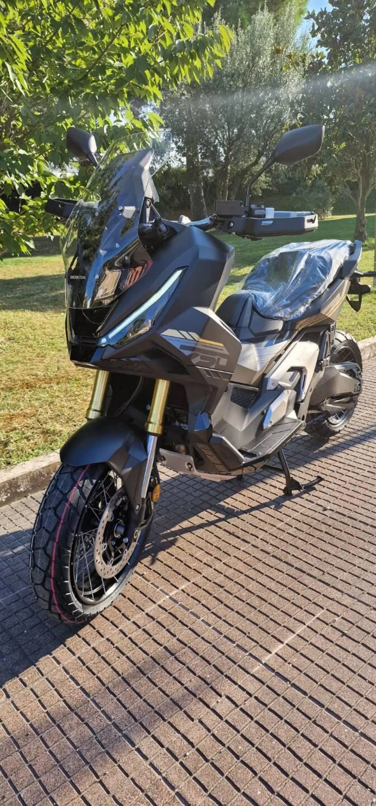 Honda X-ADV 750 Special Edition (2026 - 27) (2)