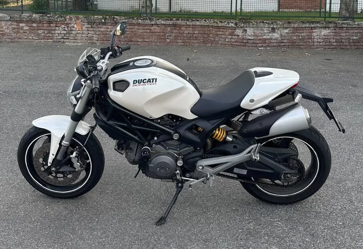 Ducati Monster 696 Plus (2007 - 14) (2)