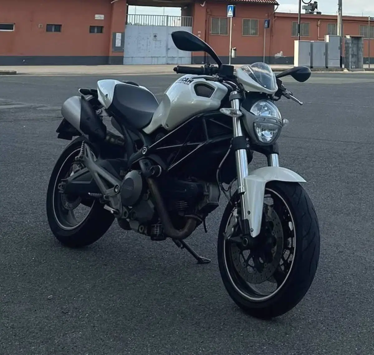 Ducati Monster 696 Plus (2007 - 14) (3)