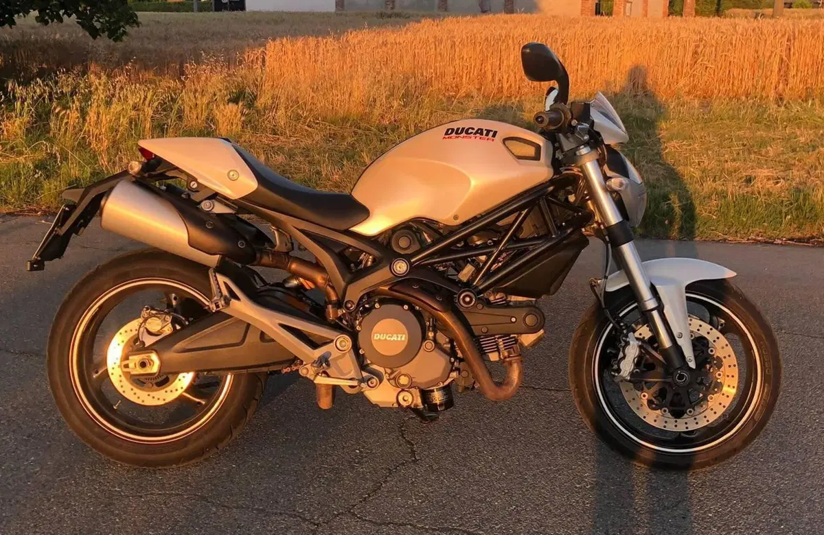 Ducati Monster 696 Plus (2007 - 14) (4)