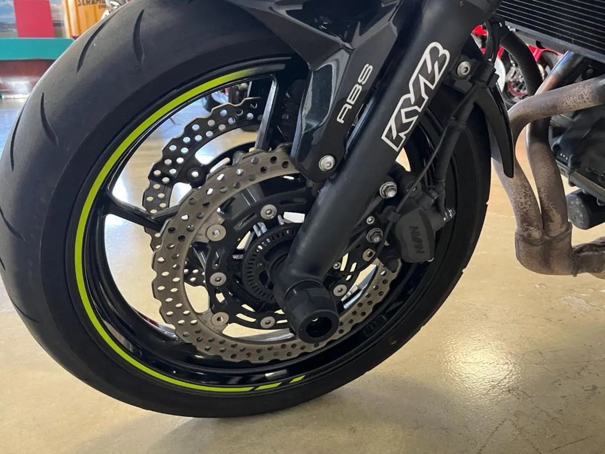 Kawasaki Z 650 (2021 - 24) (3)
