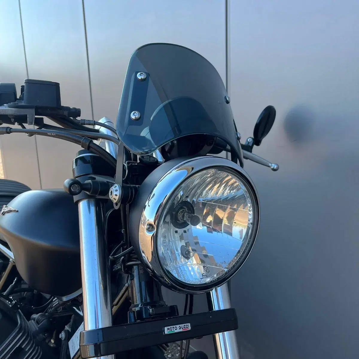 Moto Guzzi V9 Bobber (2016 - 18) (5)