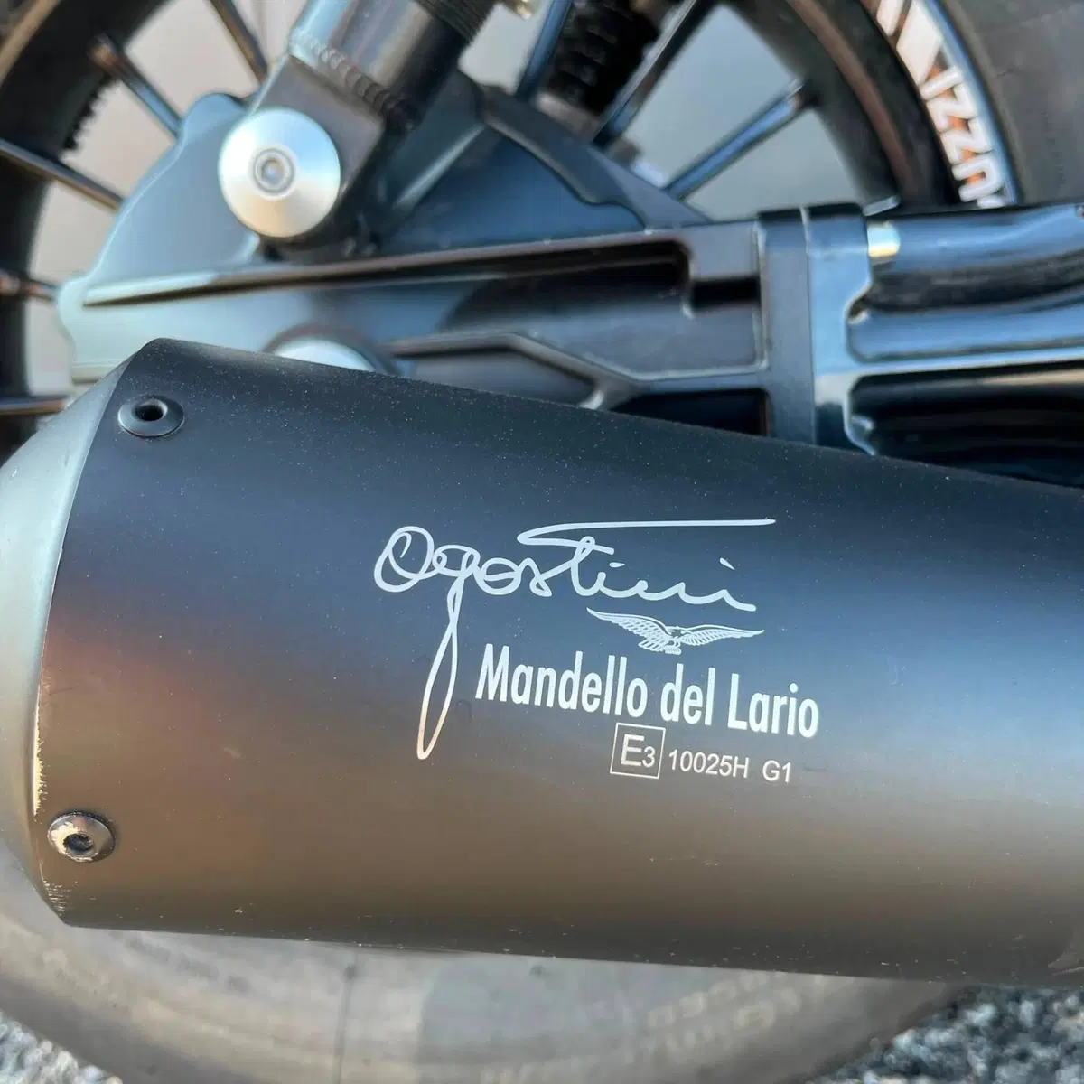 Moto Guzzi V9 Bobber (2016 - 18) (17)