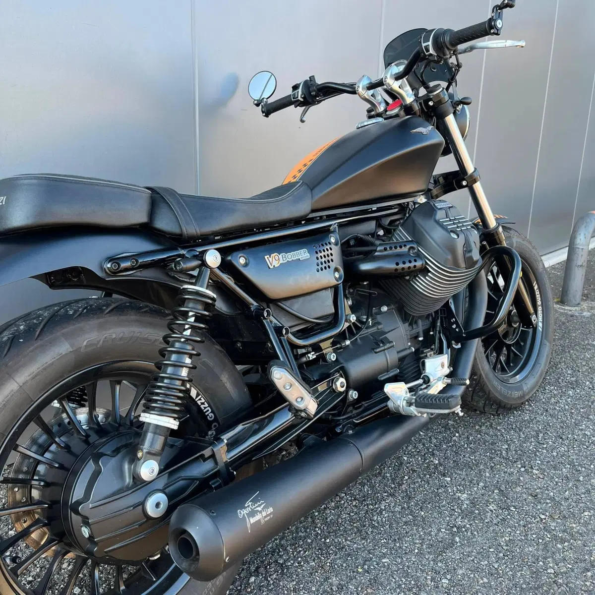 Moto Guzzi V9 Bobber (2016 - 18) (18)