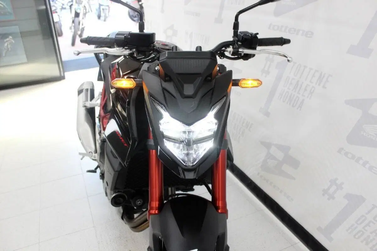 Honda CB 750 Hornet (2023 - 24) (4)