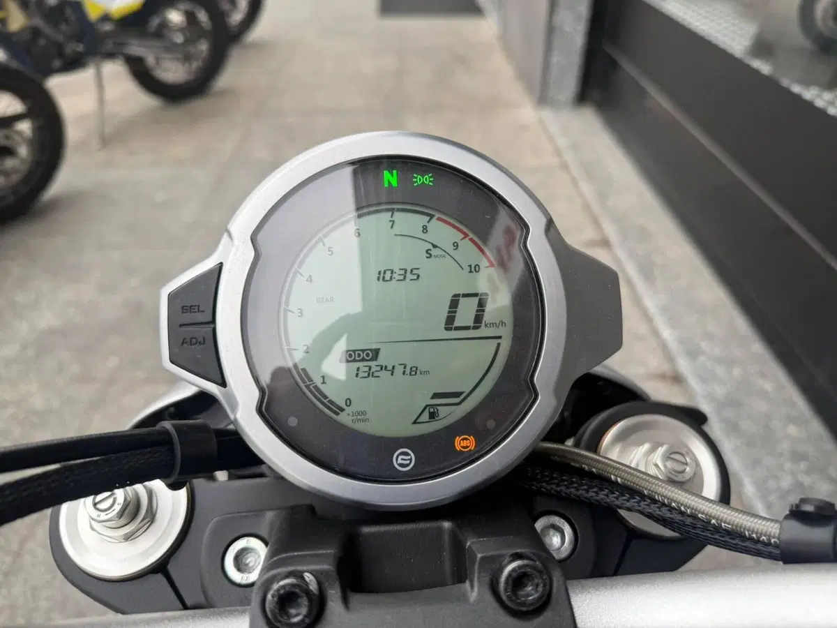 CFMOTO 700CL-X Heritage (2021 - 26) (2)