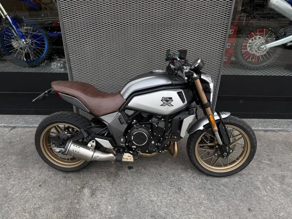 CFMOTO 700CL-X Heritage (2021 - 26)