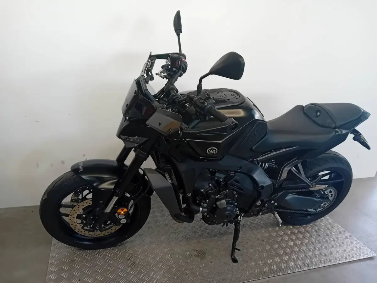 Yamaha MT-09 Y-AMT (2024 - 26) (4)