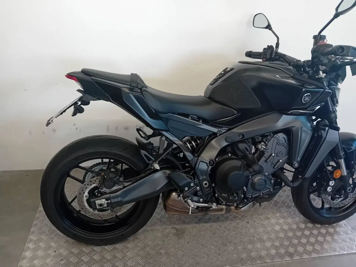 Yamaha MT-09 Y-AMT (2024 - 26) (6)